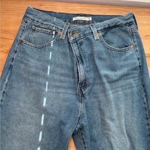 Levi’s mom Jean! Size 32